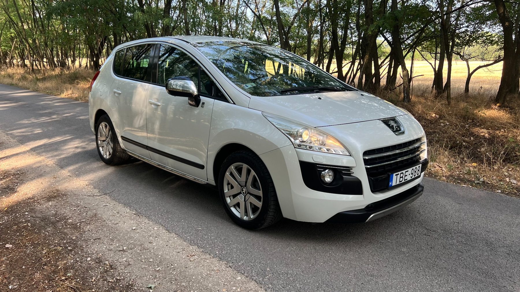Peugeot 3008 Hybrid4 elölnézet